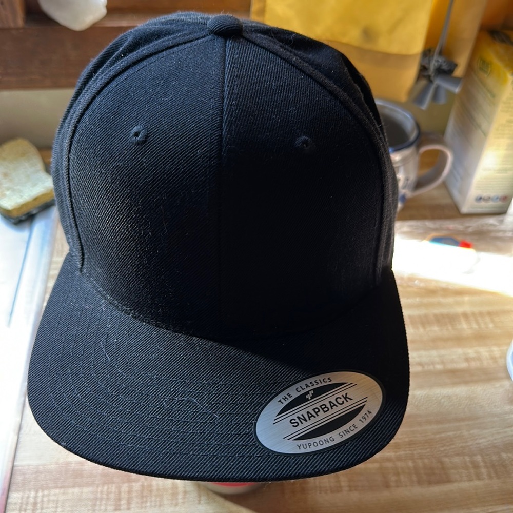Lids Classix snap back black